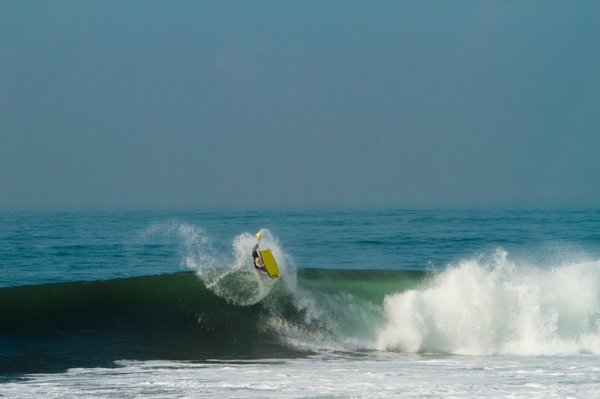 Des vagues accessibles à tous : l'école surf lehena